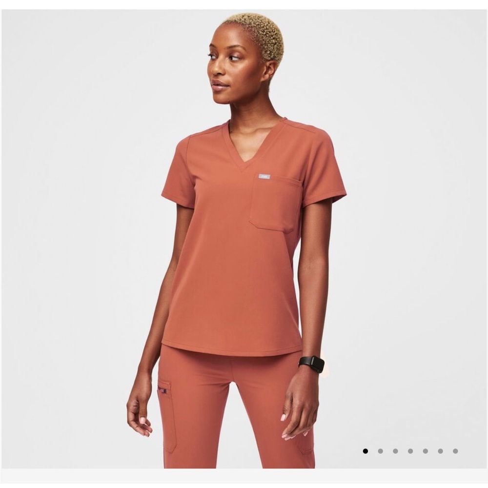 Figs terracotta scrub top